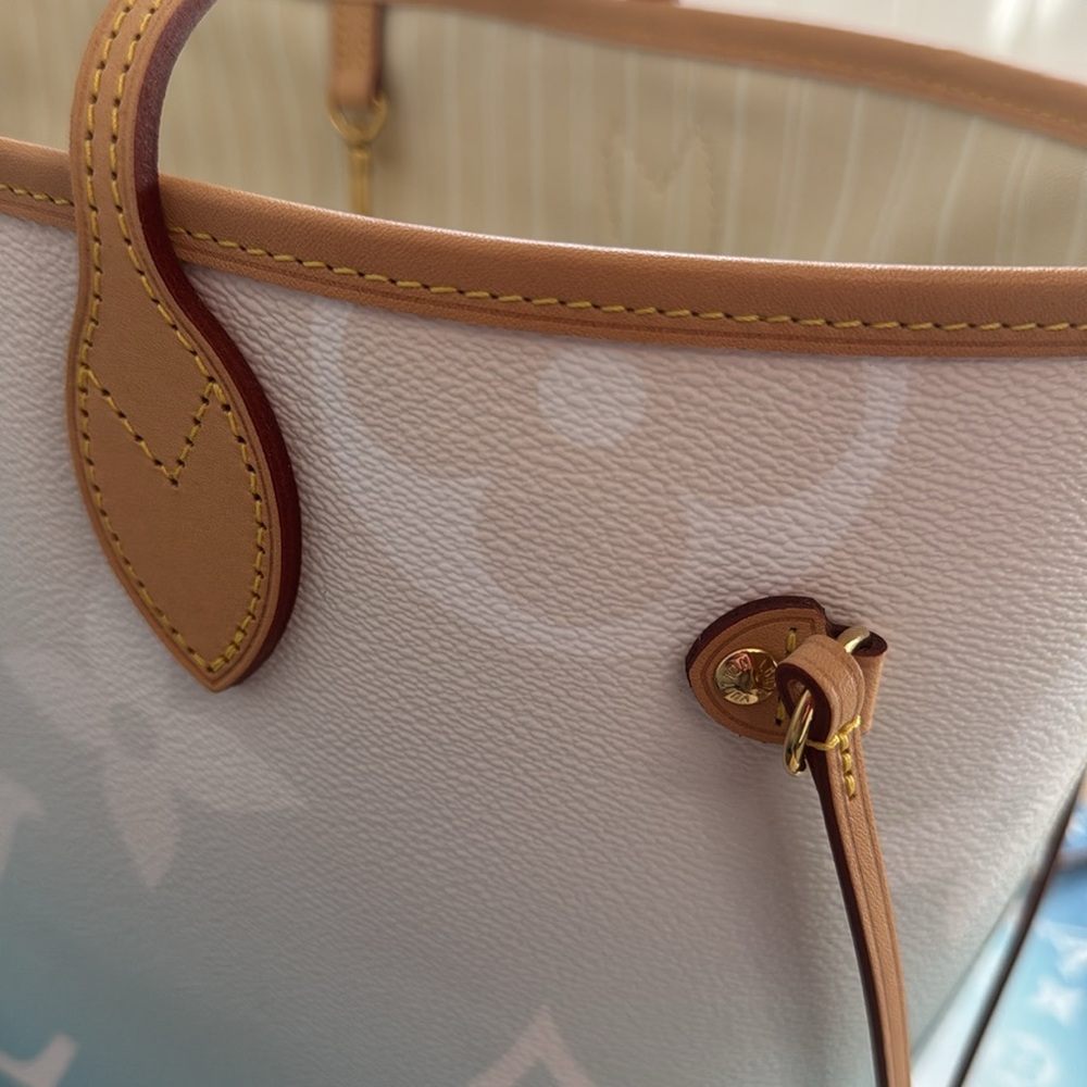 Brand new never used Louis Vuitton Blue and White Shoulder Bag Neverfull MM - Picture 8 of 15
